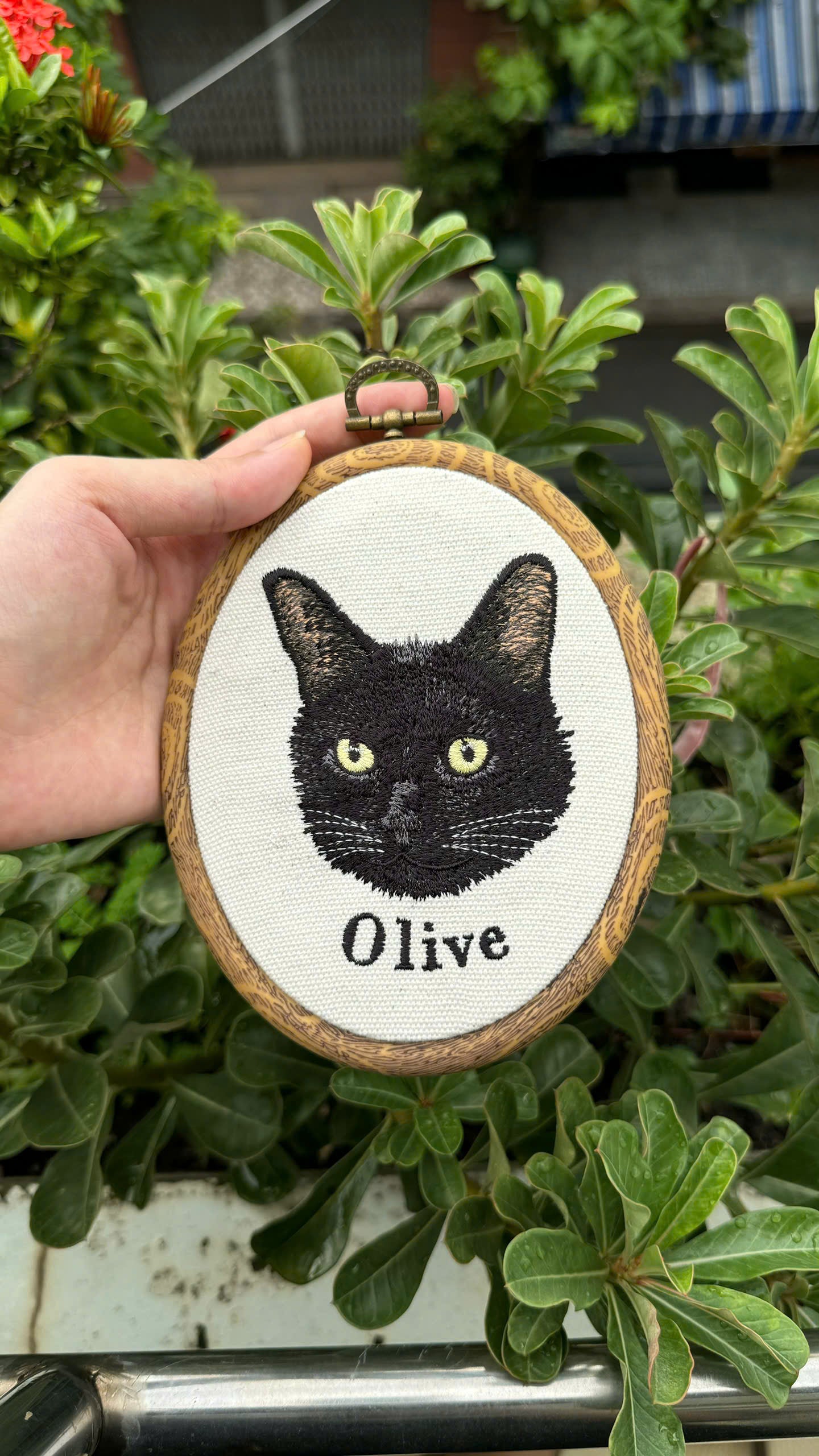 Custom Pet Embroidery Hoop – Personalized Dog or Cat Portrait – Wall Art – Pet Memorial Gift – Machine Embroidered Wall Decor