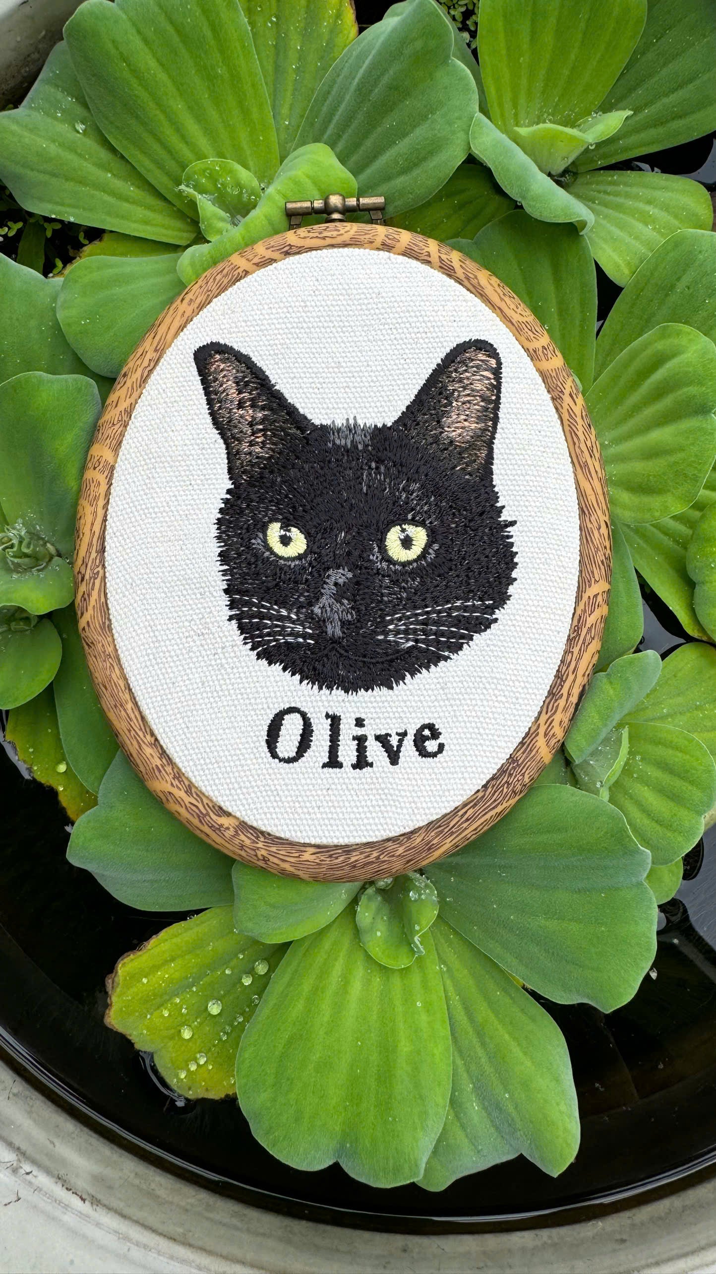 Custom Pet Embroidery Hoop – Personalized Dog or Cat Portrait – Wall Art – Pet Memorial Gift – Machine Embroidered Wall Decor