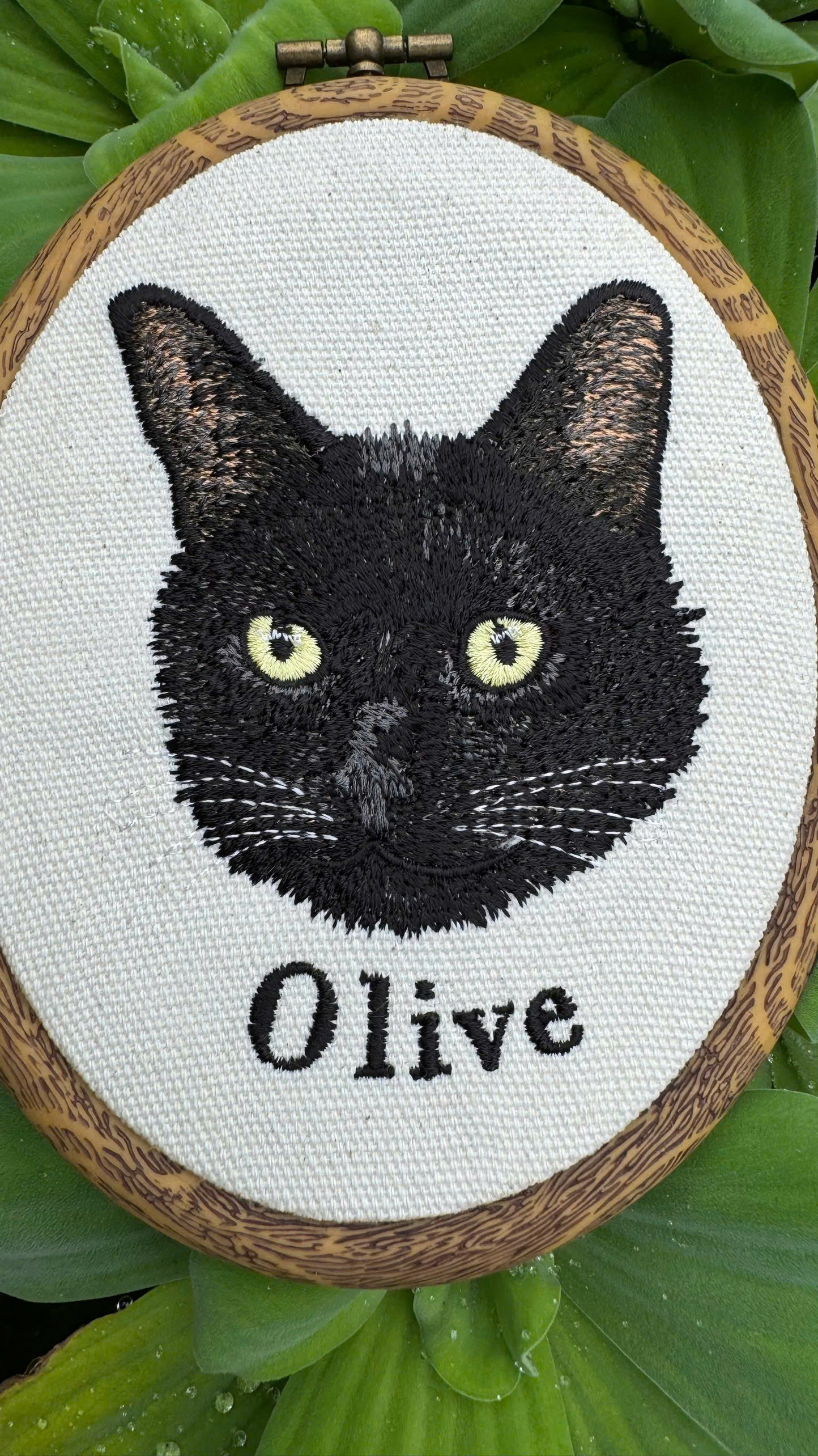 Custom Pet Embroidery Hoop – Personalized Dog or Cat Portrait – Wall Art – Pet Memorial Gift – Machine Embroidered Wall Decor