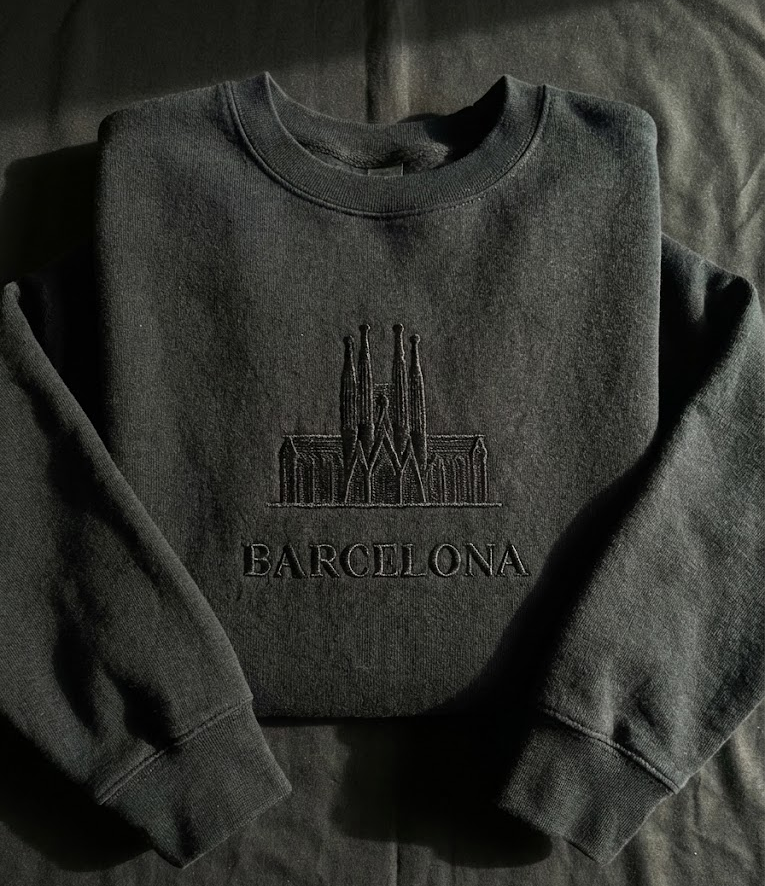 Barcelona Sweatshirt Embroidered – Trendy Travel Gift - photo 4