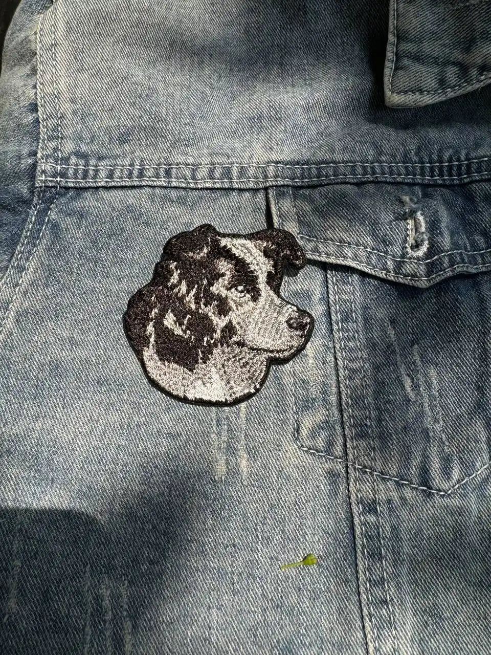 Border Collie embroidered patch with black and white coat – iron-on or sew-on