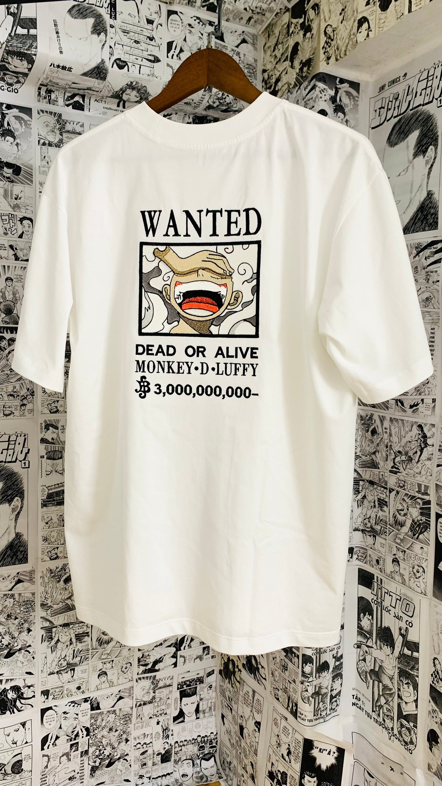 Stylish embroidered anime tee for manga lovers