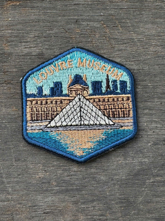 Louvre Museum Paris Travel Patch – Embroidered Iron-On Souvenir
